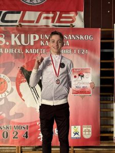 (FOTO) Faruk Halilić osvojio 1. mjesto na Kupu USK-a u karateu