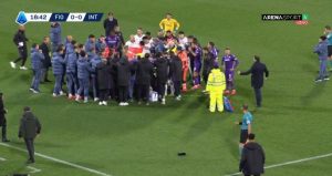 (FOTO) Prekinuta utakmica Fiorentina – Inter: Igrač Fiorentine se srušio
