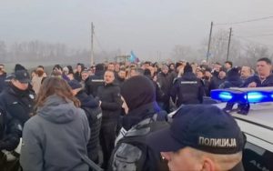 Blokade u Novom Sadu: Poljoprivrednici i studenti suočeni s policijskim kordonima