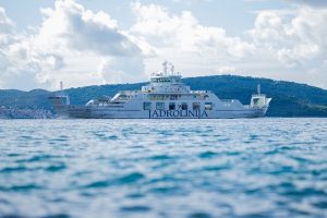 Neočekivana noć na trajektu: Djeca iz Sarajeva zatečena olujnom burom na putu prema Braču