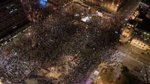 Na Trgu republike u Beogradu jučer bilo oko 18 000 građana na velikom protestu