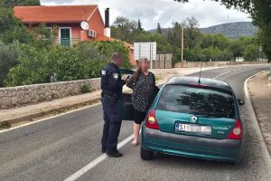 Žena koja je vozila bez guma na autu bila je alkoholizirana i drogirana