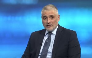 Čedomir Jovanović podržao Anu Bekutu koja je na koncertu u Čačku gađana grudvama