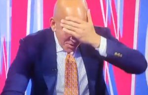 Di Canio u šokantnom ispadu udarao glavom o stol, potekla krv u prijenosu uživo