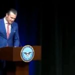 Nadrealna scena u Pentagonu: Hegseth održao propovijed citirajući lažni biblijski citat iz filma “Pulp fiction”
