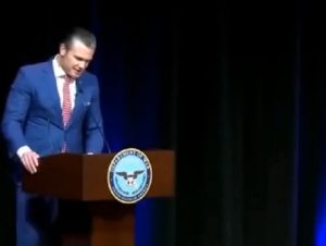 Nadrealna scena u Pentagonu: Hegseth održao propovijed citirajući lažni biblijski citat iz filma “Pulp fiction”