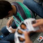 Kad se školsko dvorište ponovo pretvori u malu fudbalsku berzu: Panini groznica stigla i među djecu u Bihaću