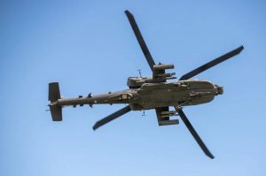 U Hormuškom moreuzu pao američki helikopter Apache, oba člana posade spašena nakon operacije